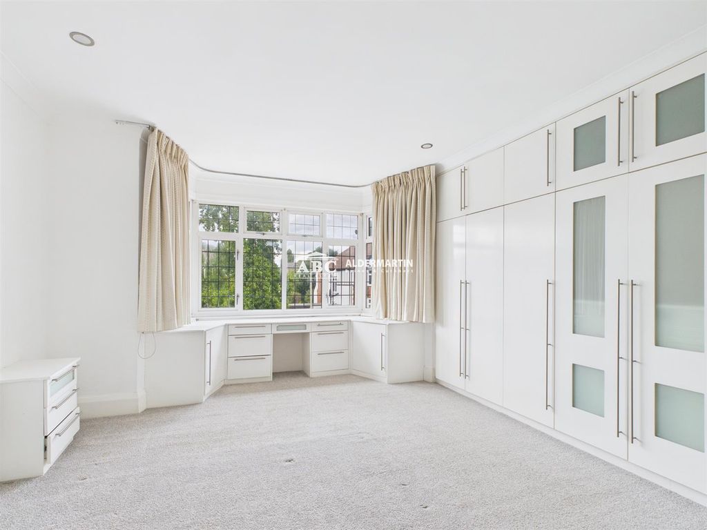Additional image 14 of 5 bed property for salePenshurst Gardens, Edgware HA8