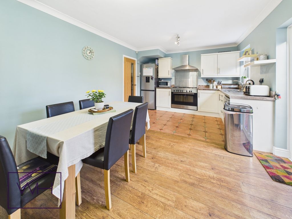 Property photo 3 of 20 Cam03785G0-Pr0322-Still003