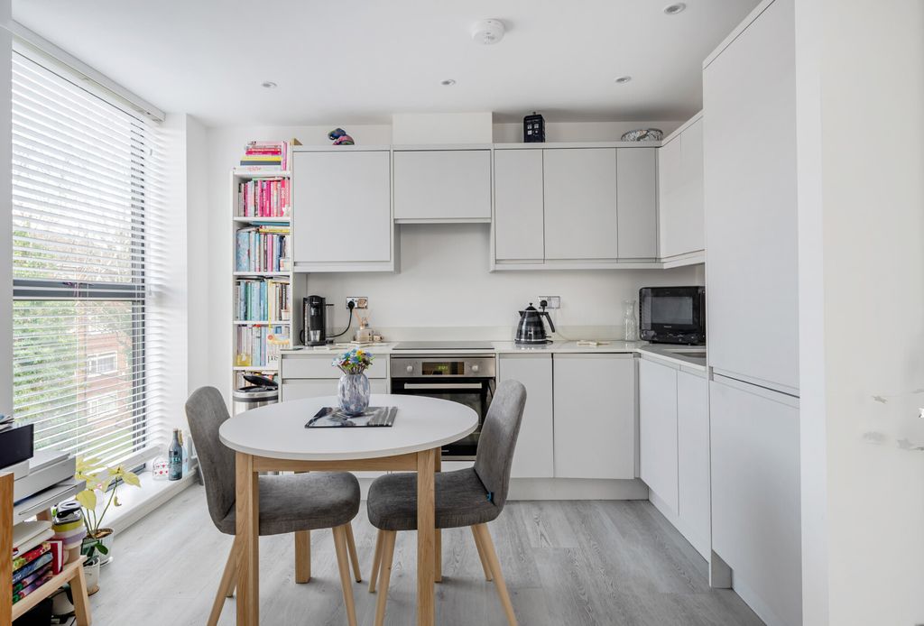 Property photo 2 of 7 1400321-3-696F7F2...