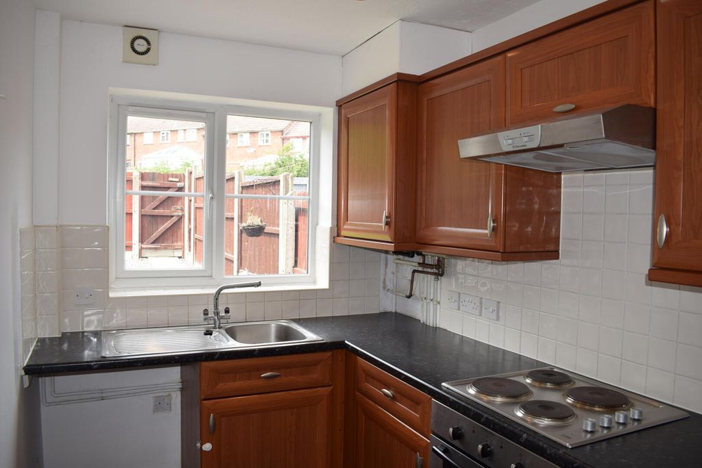Property photo 3 of 14 Kitchen