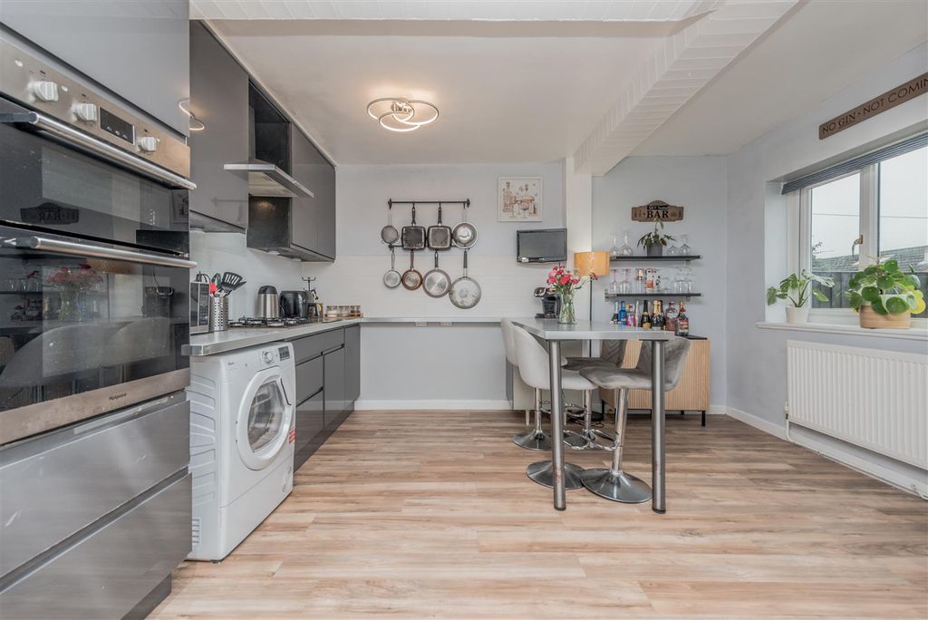 Property photo 3 of 19 Fitted Breakfast Kitchen / Diner:
