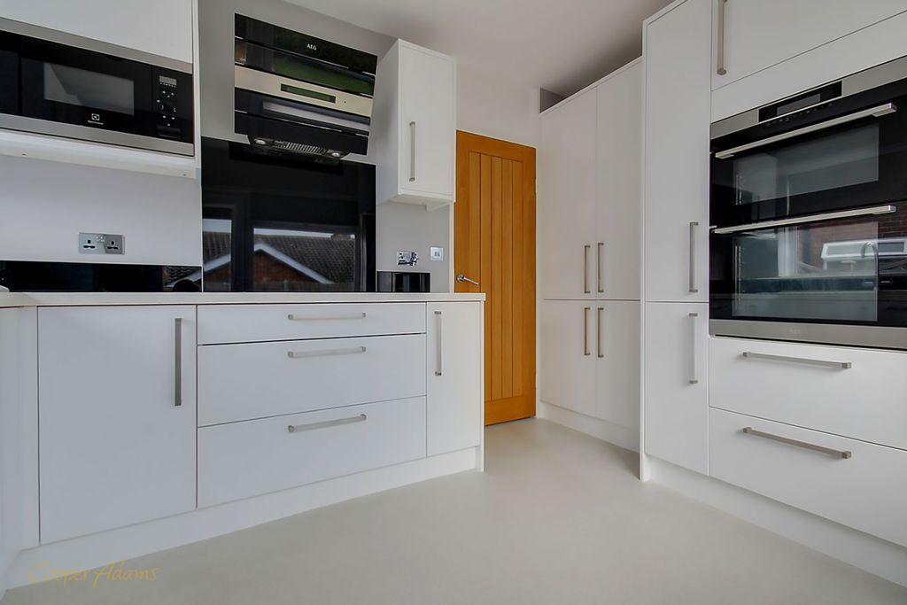 Property photo 2 of 12 Kitchen