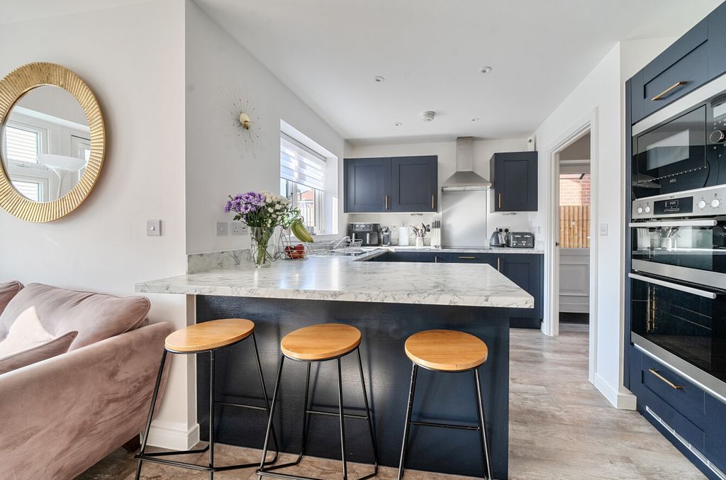 Property photo 2 of 24 1421953-18-69A70d...