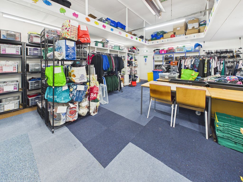 Property photo 3 of 8 Cam03481G0-Pr0139-Still007