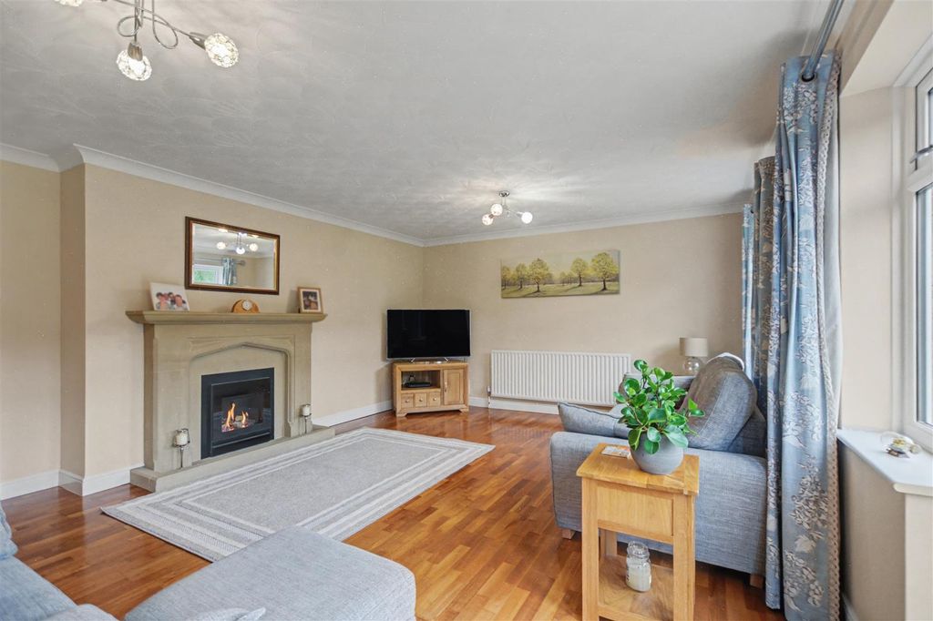 Property photo 2 of 34 Living Room