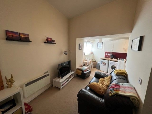 Property photo 1 of 4 Living Room
