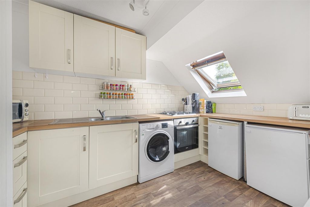 Property photo 3 of 9 6_62794.Jpg
