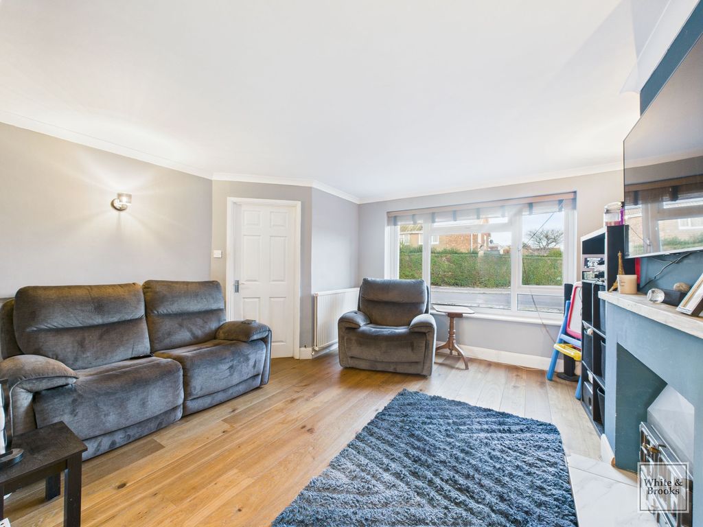 Property photo 2 of 20 Living Room