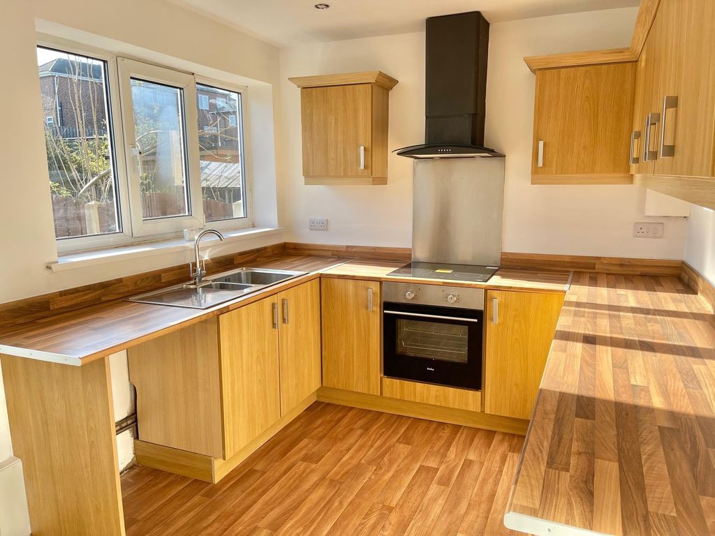 Property photo 1 of 9 Kitchen