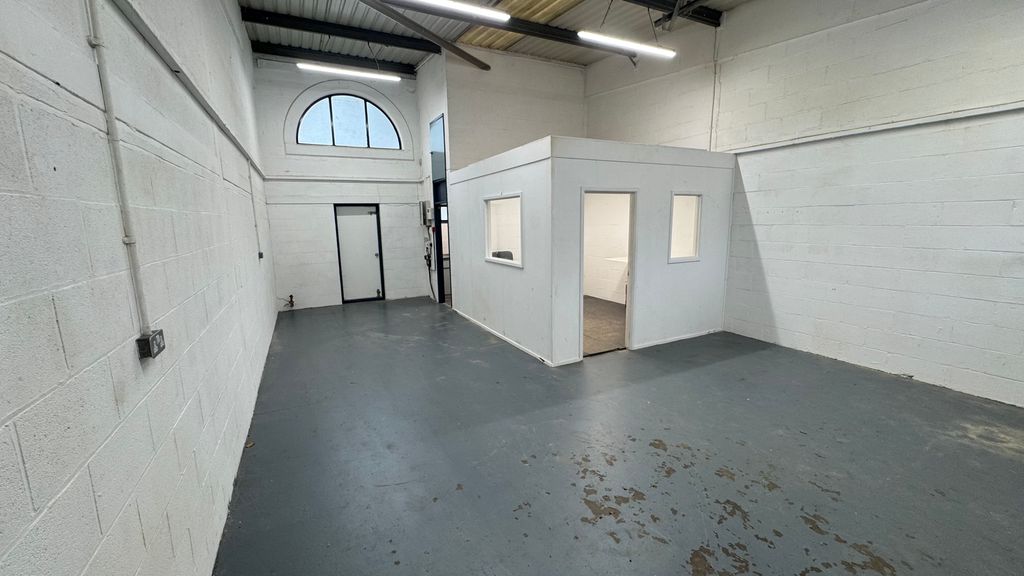 Property photo 1 of 6