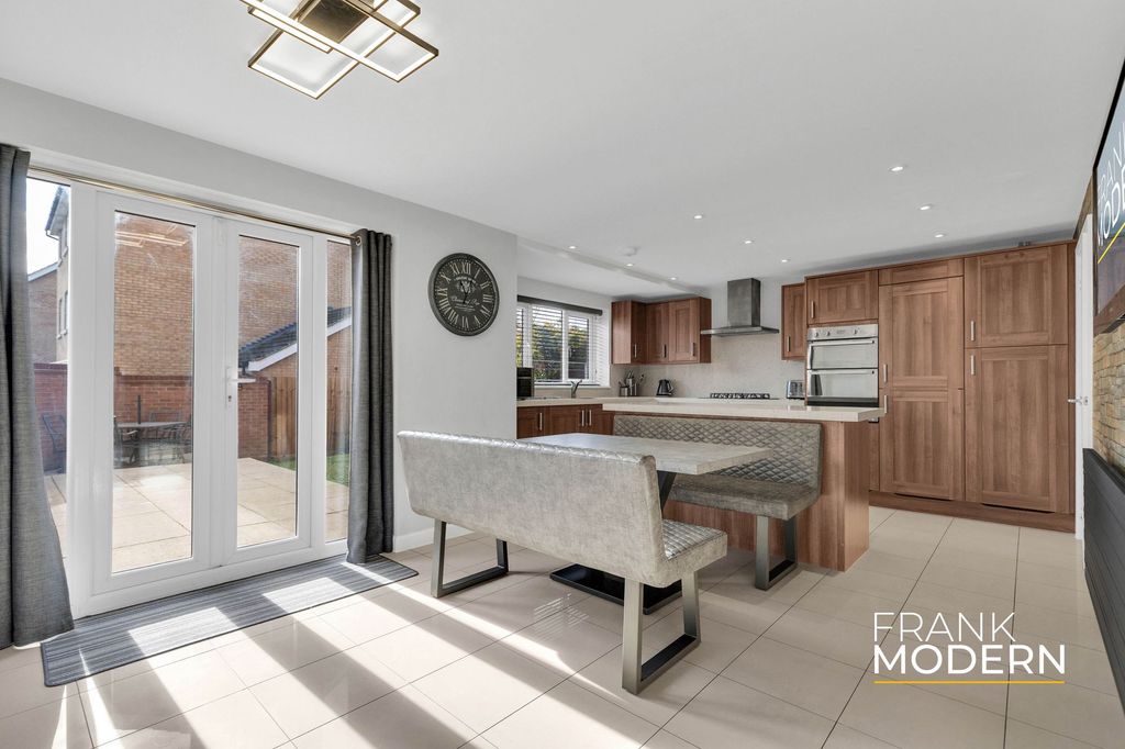 Property photo 2 of 35 Kitchen / Diner