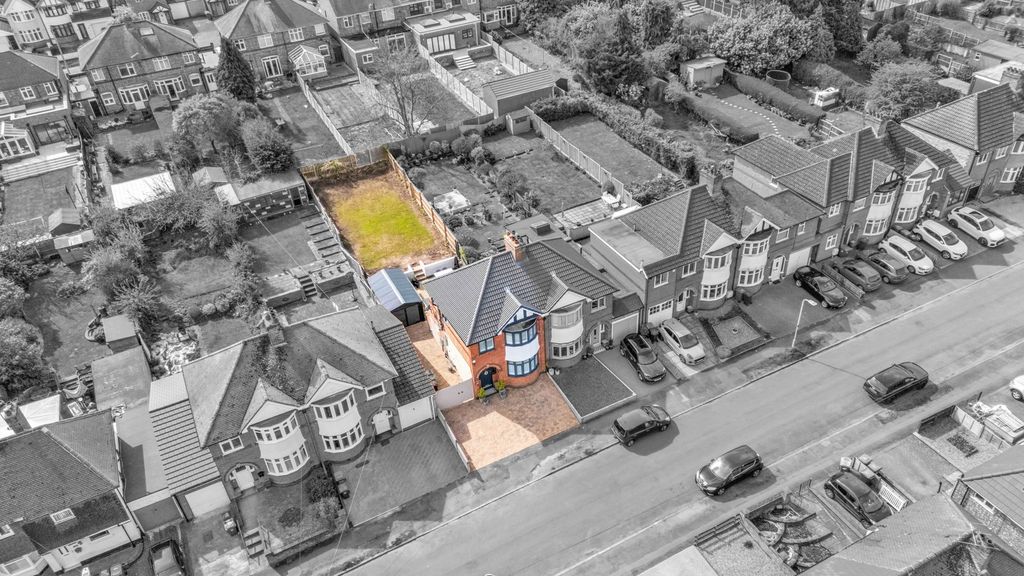 Property photo 2 of 34