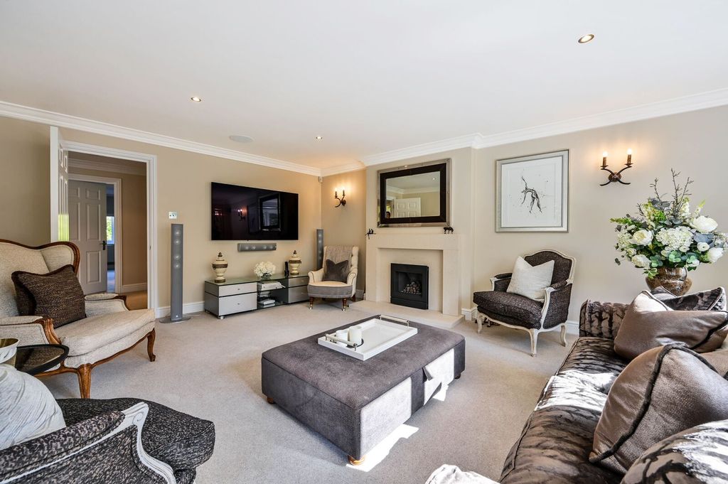 Property photo 2 of 34