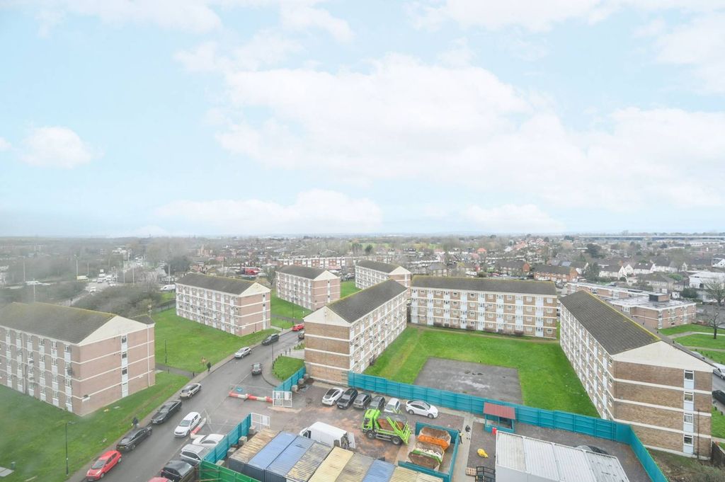 Property photo 3 of 6