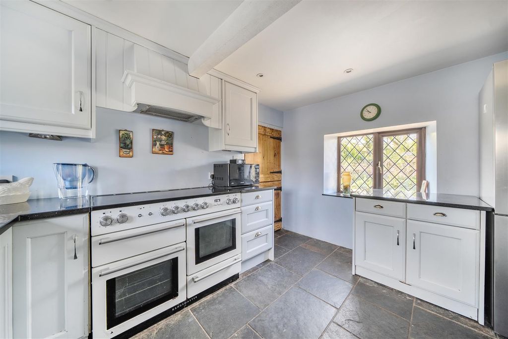 Property photo 3 of 17 Kitchen