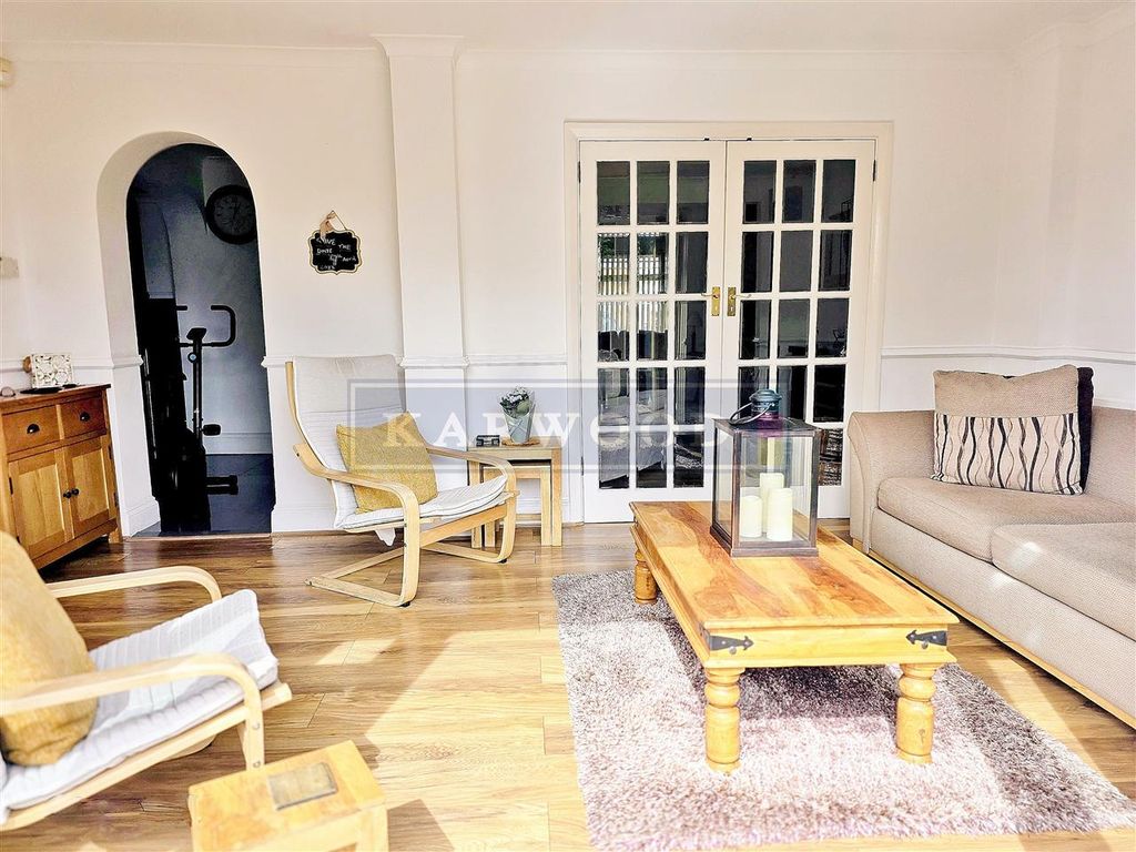 Additional image 10 of 4 bed semi-detached house for saleKingshill Avenue, Hayes UB4