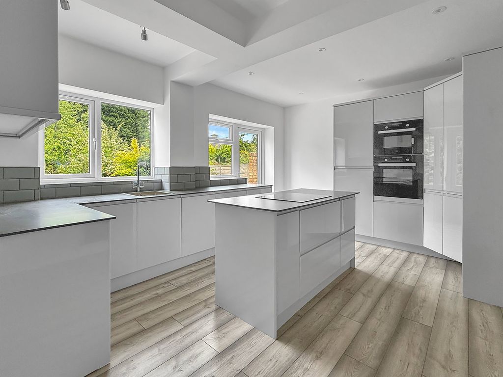 Property photo 2 of 32