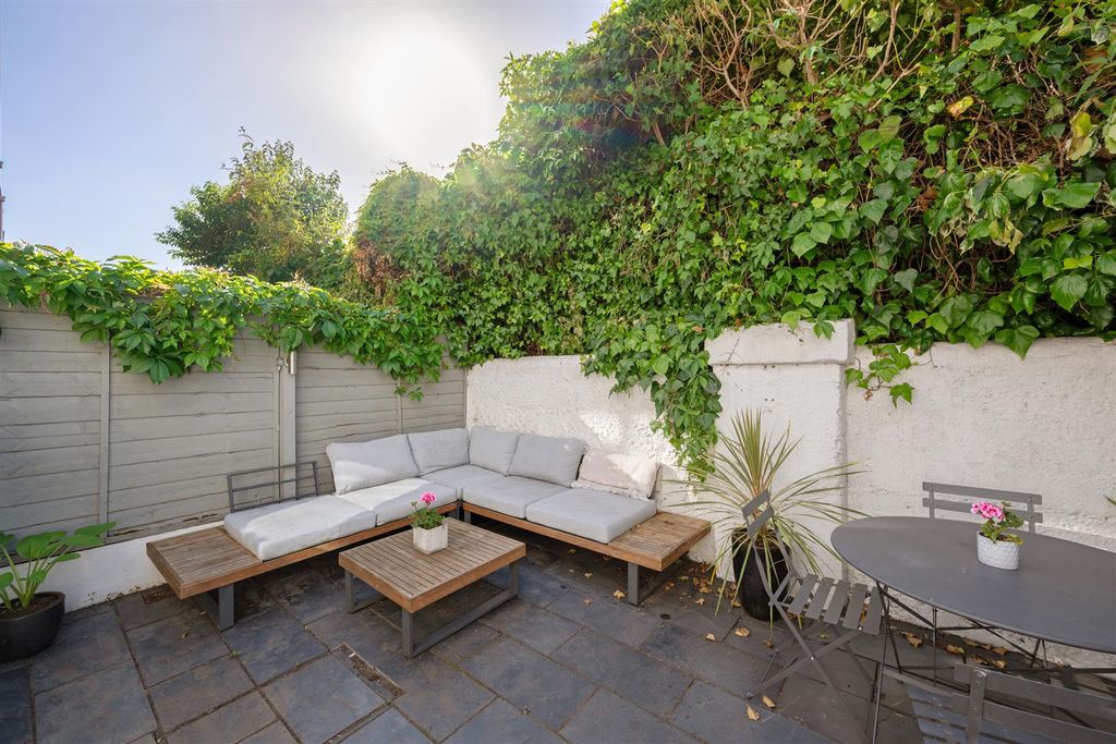 Property photo 2 of 14 Gf 37 Novello Street Lo-15.Jpg