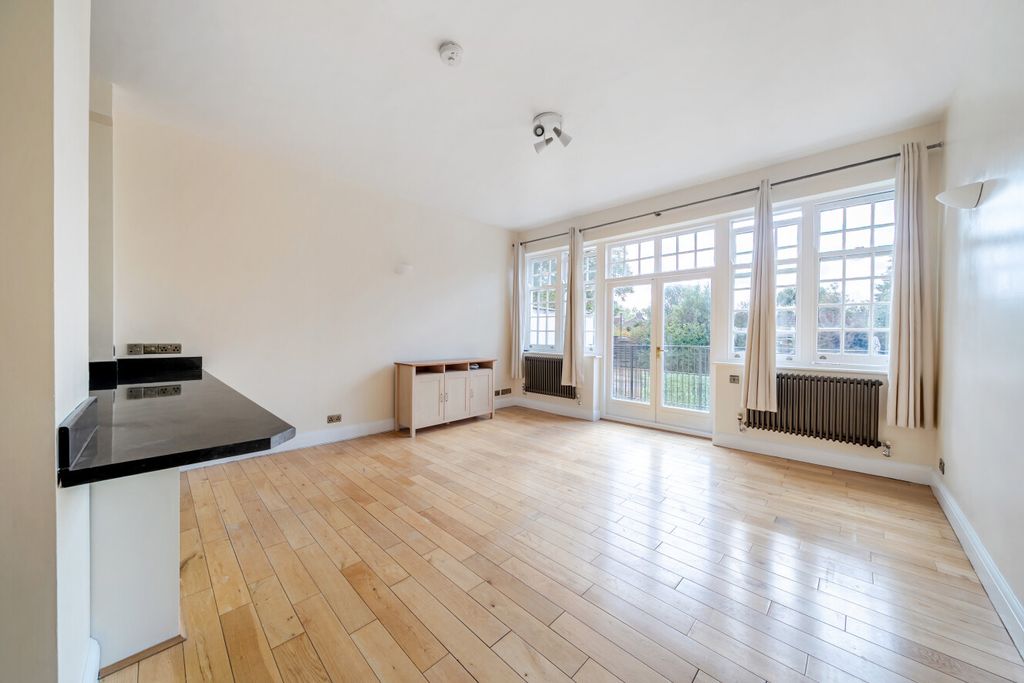Property photo 3 of 21 1514432-13-6A9165...