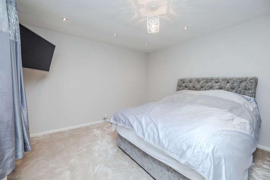 Additional image 20 of 6 bed property for saleRunnymede Road, Darras Hall, Ponteland, Newcastle Upon Tyne NE20