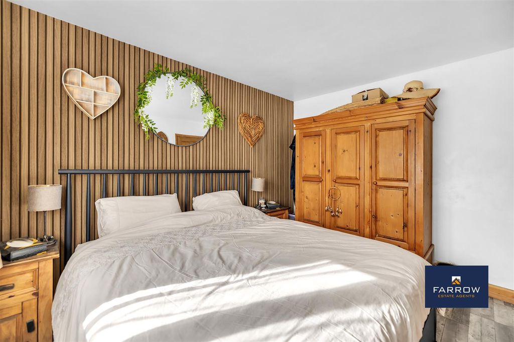 Property photo 2 of 29 Bedroom