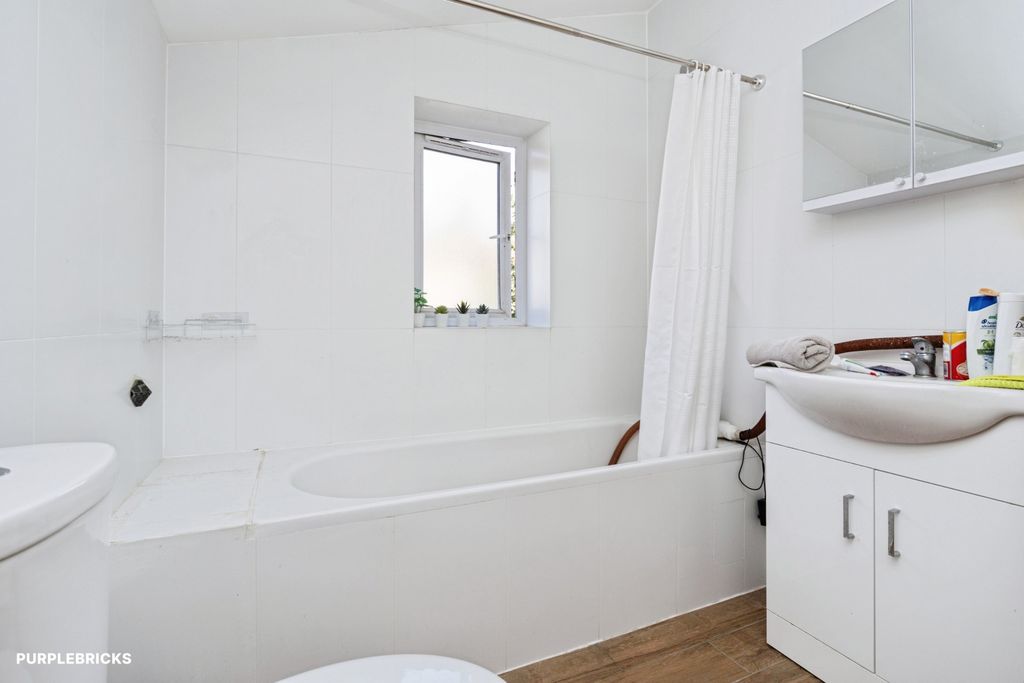 Property photo 3 of 28 Bathroom