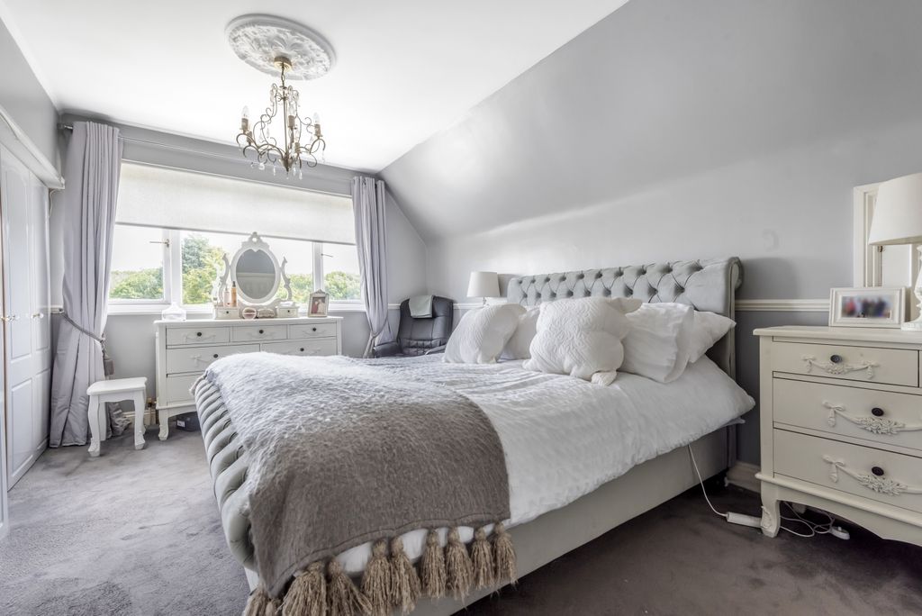 Property photo 2 of 15 Bedroom