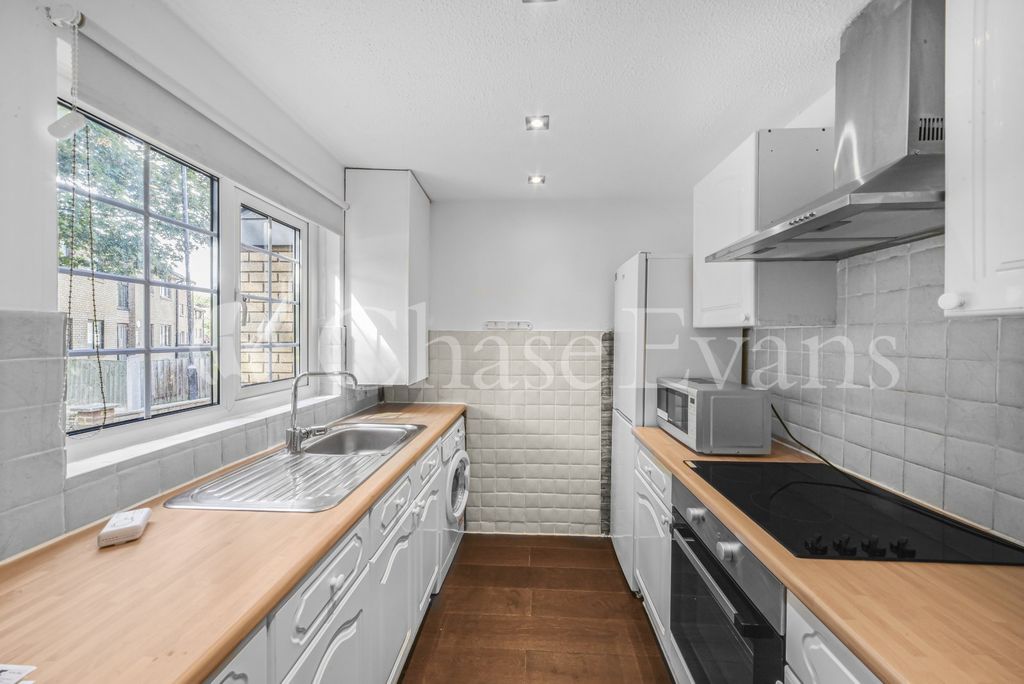 Property photo 3 of 15 Kitchen