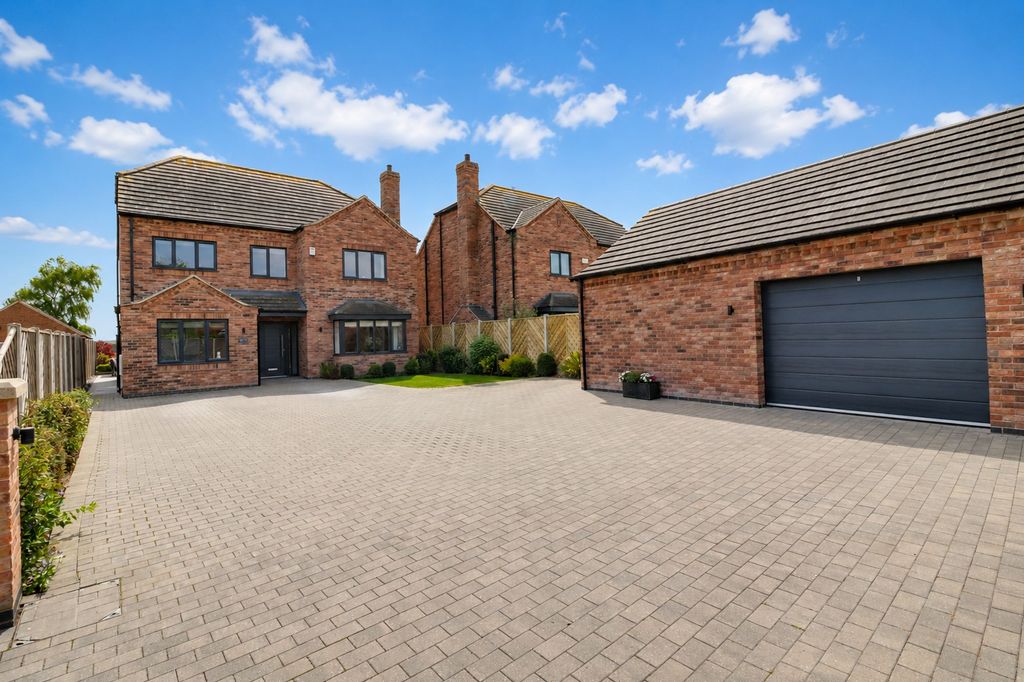 Property photo 1 of 37