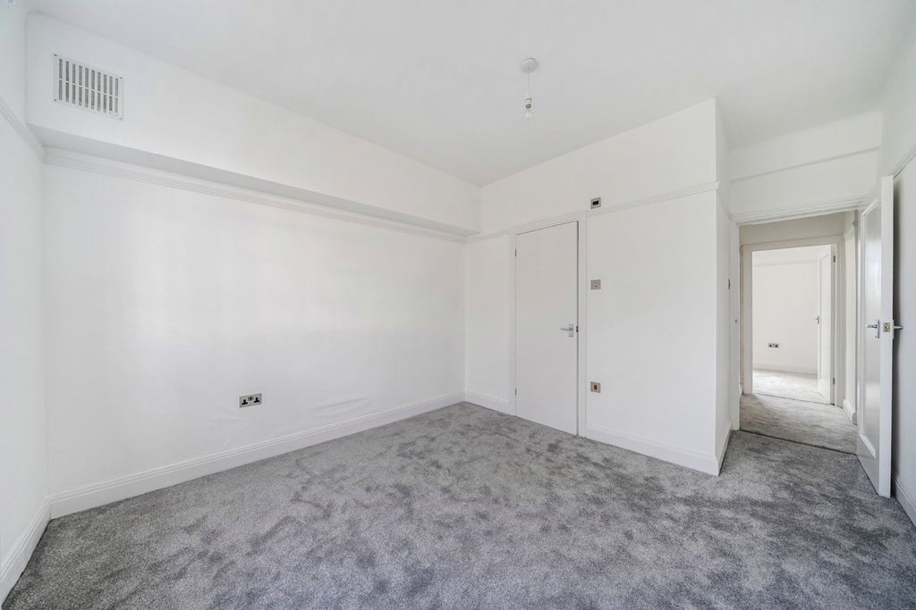 Property photo 3 of 18 Picture No. 06