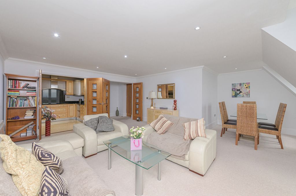 Property photo 3 of 34