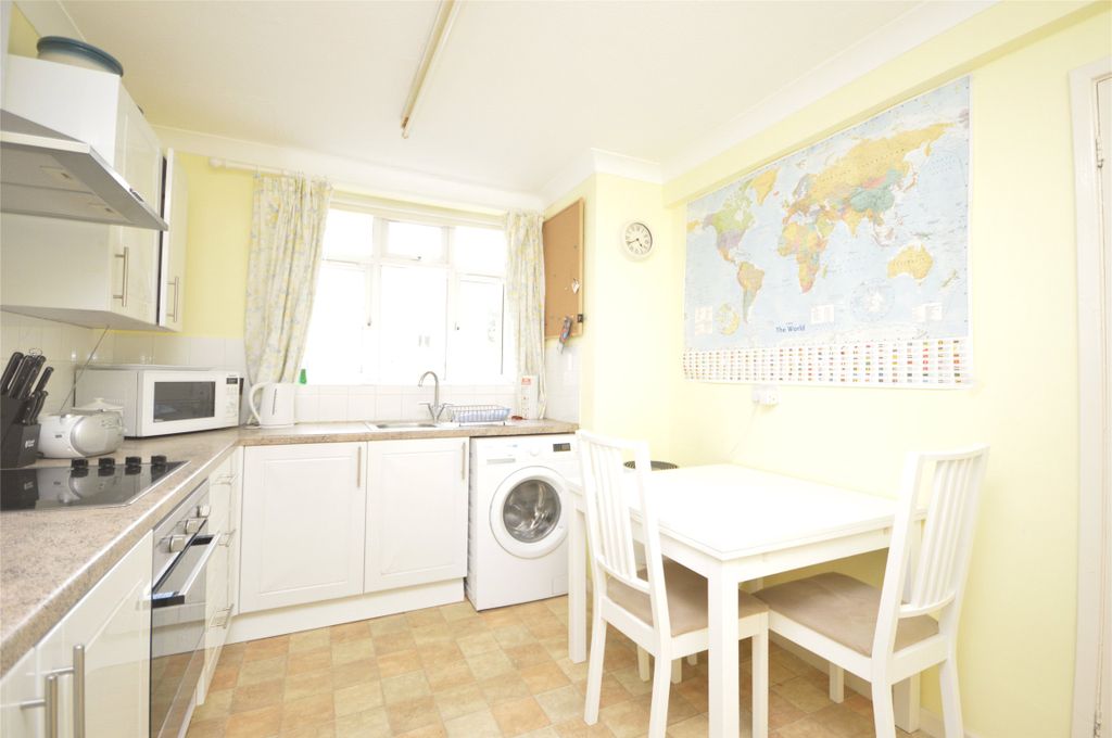 Property photo 3 of 9 Kitchen