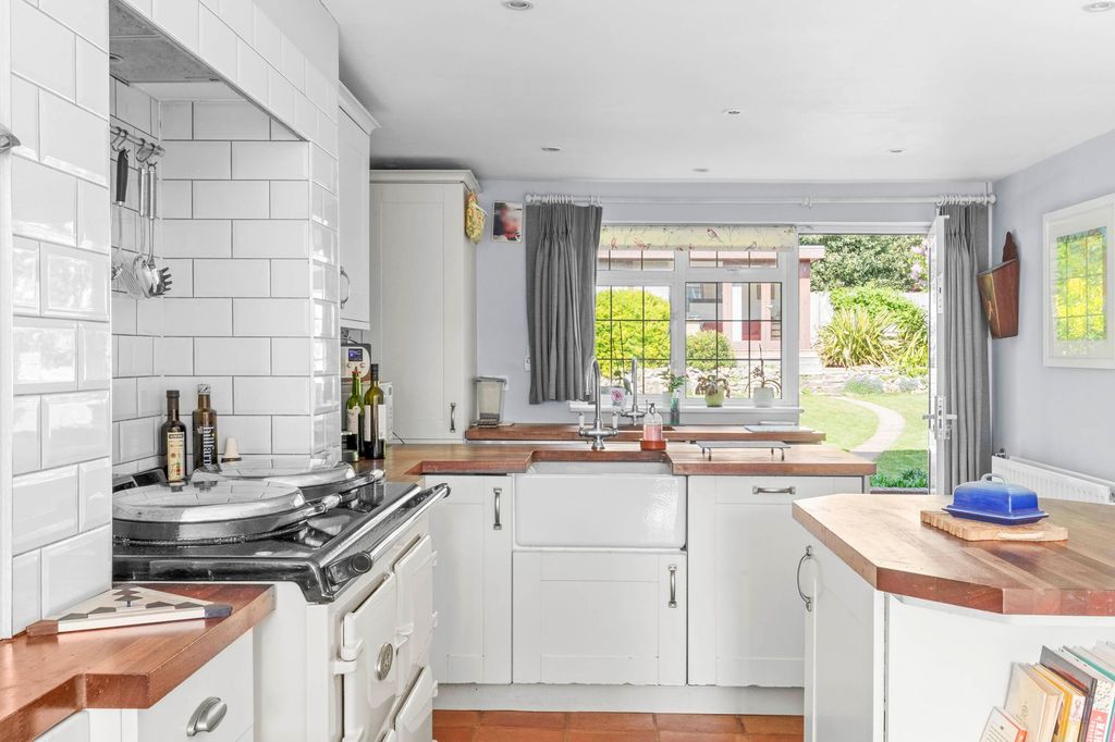Additional image 8 of 4 bed detached house for saleAmersham Hill Drive, High Wycombe HP13