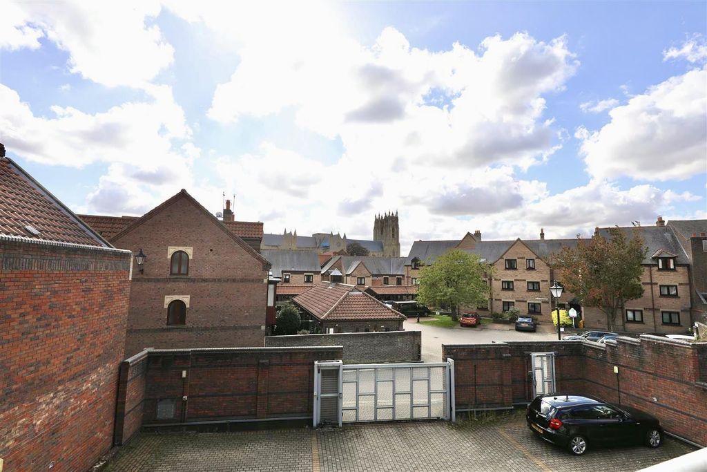 Property photo 3 of 17 Outside