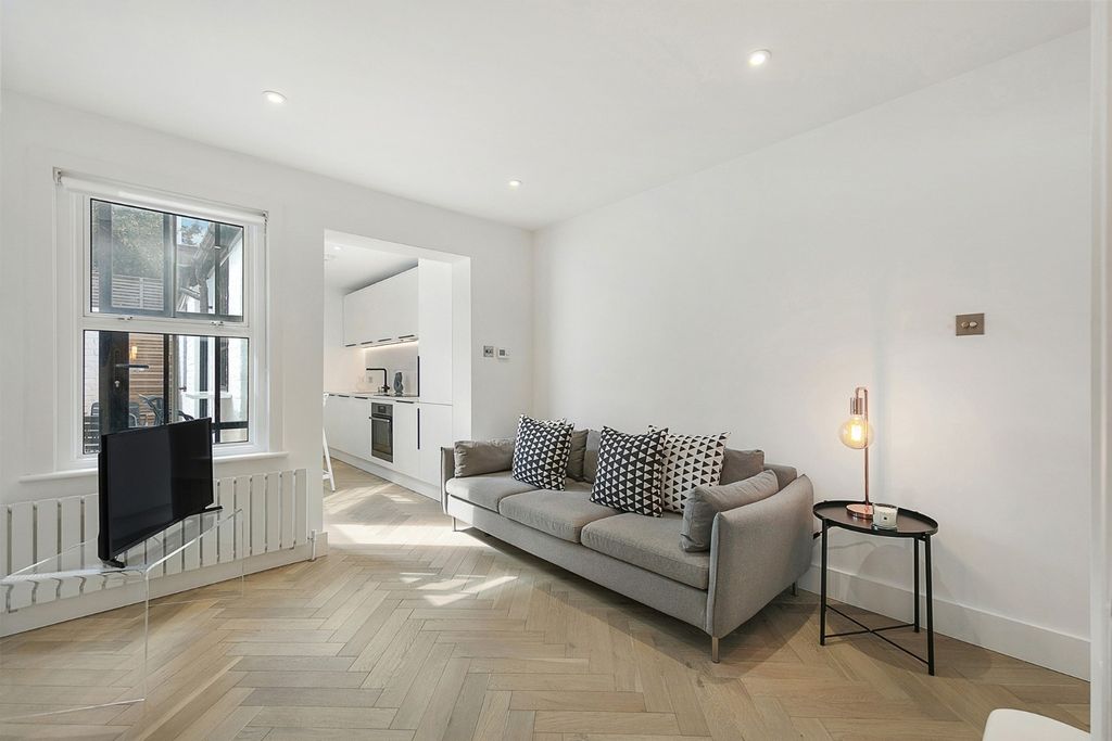 Property photo 2 of 9 4421932