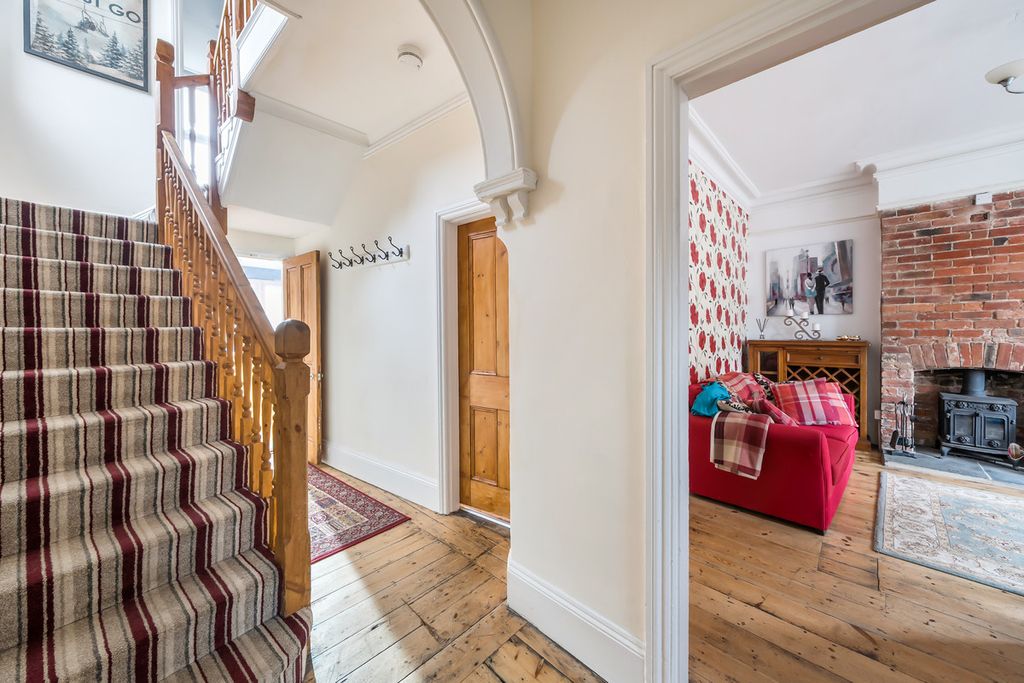 Property photo 2 of 19