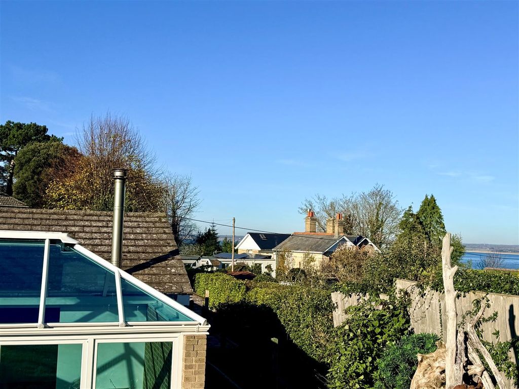 Property photo 2 of 27 Views To The Solent.Jpg