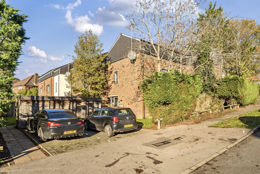 Property photo 3 of 24