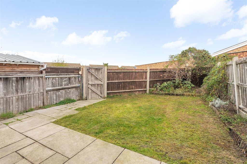 Property photo 2 of 16 Anthony Crescent, Whitstable