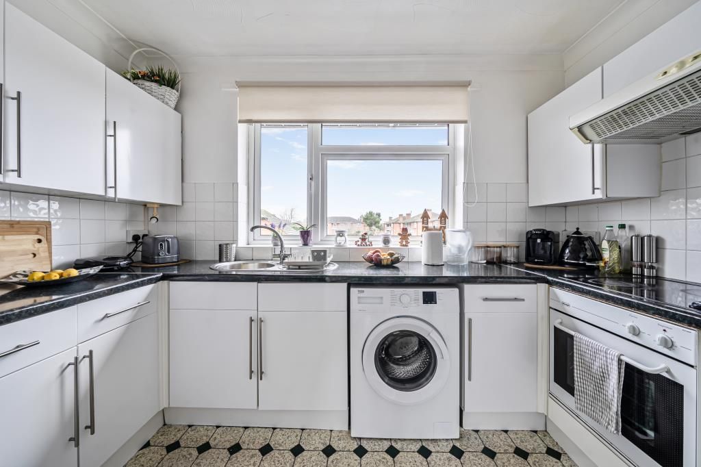 Property photo 3 of 20 Kitchen