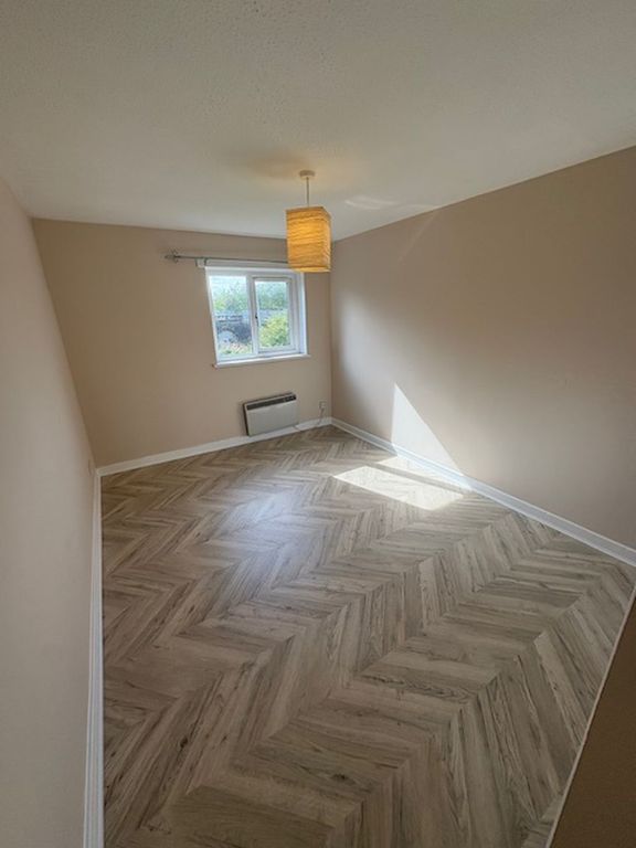 Property photo 3 of 7 Photo 2