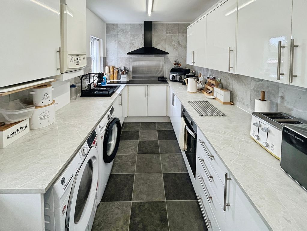 Property photo 3 of 15 Kitchen