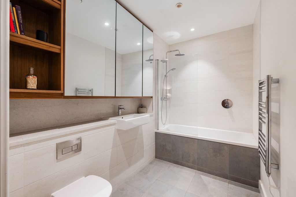 Additional image 11 of 2 bed flat for saleGresham Gardens, Oxted RH8