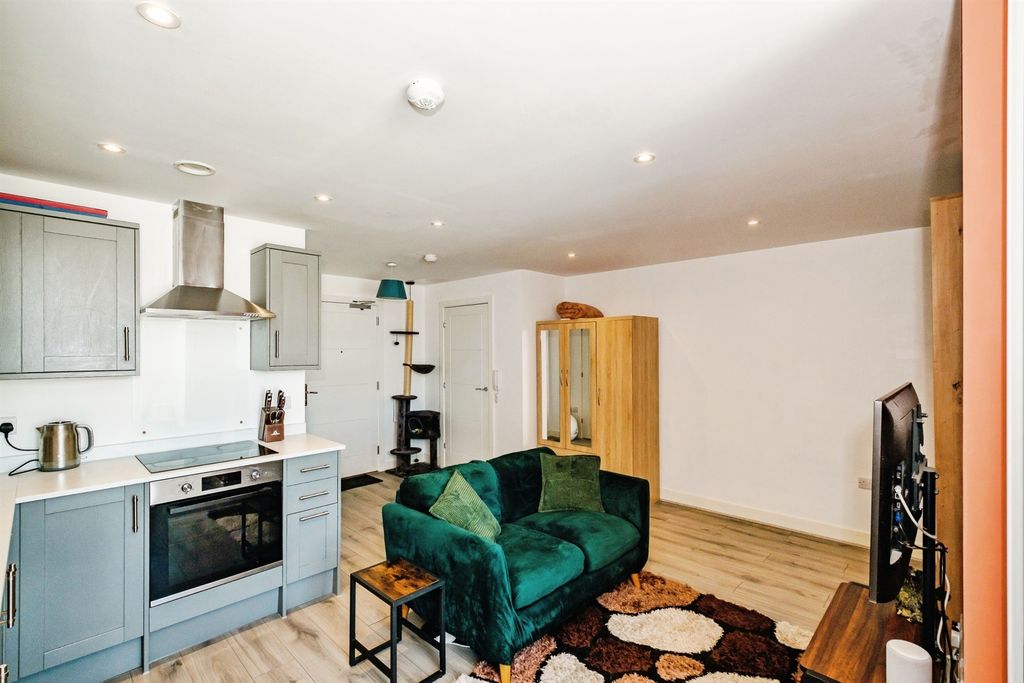 Property photo 3 of 10