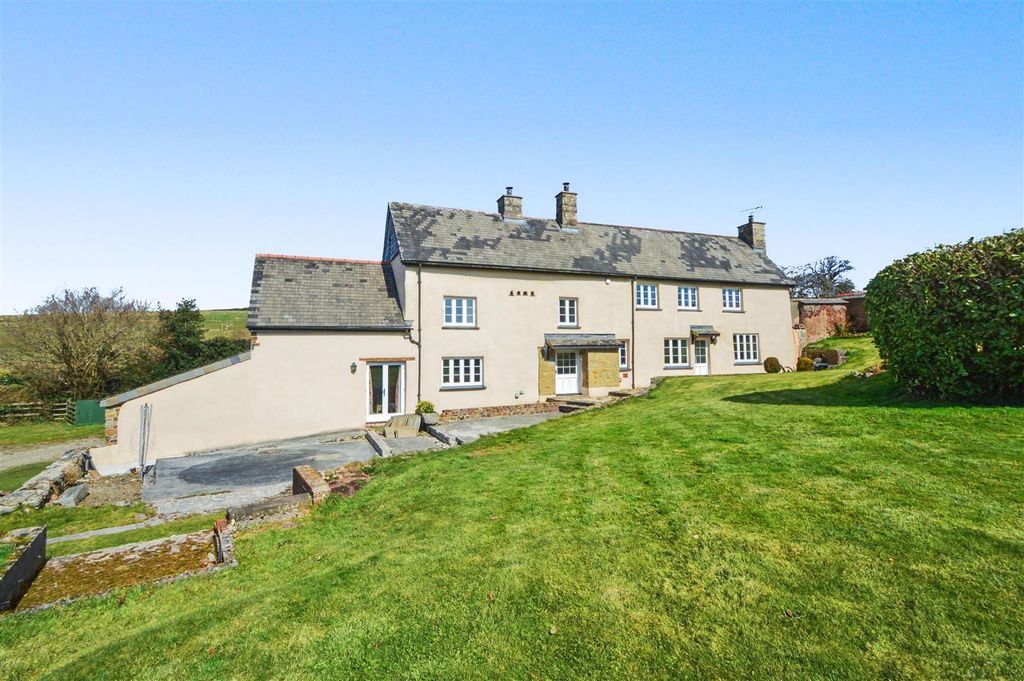 Property photo 2 of 39 Buskin Farmhouse