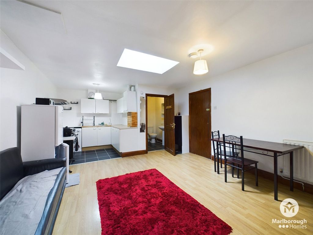 Property photo 1 of 11 Reception &amp; Kitchen