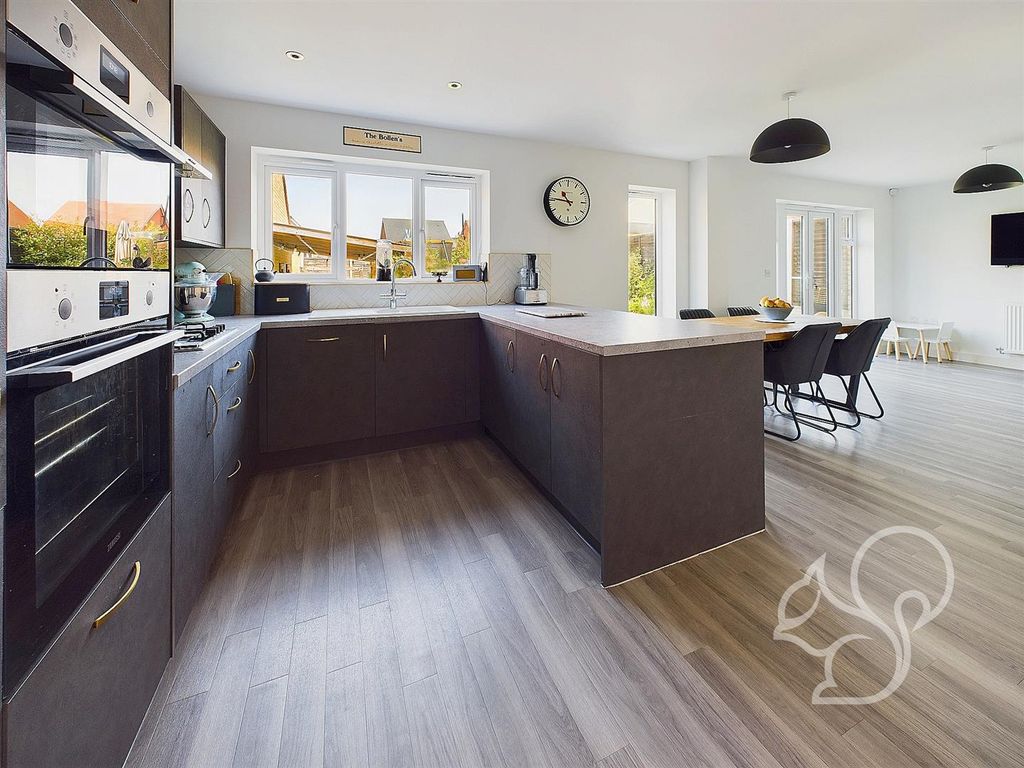 Property photo 2 of 25 Kitchen