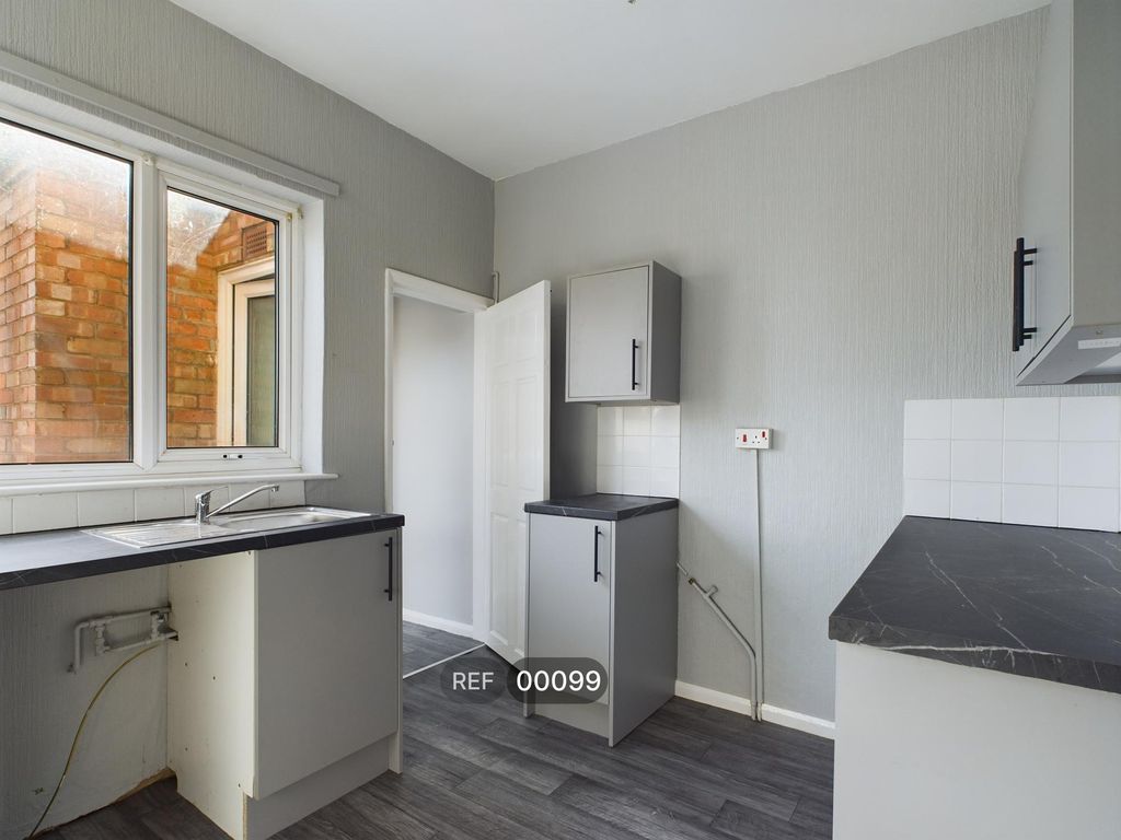 Property photo 3 of 12 Kitchen