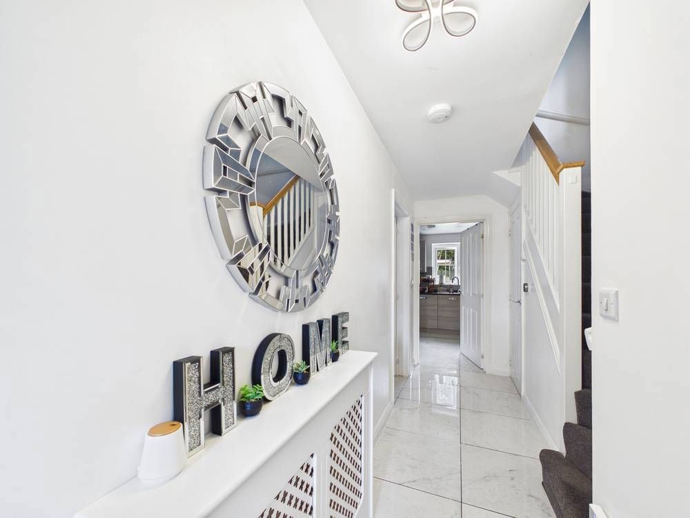 Property photo 2 of 22 Giraffe360-Still005