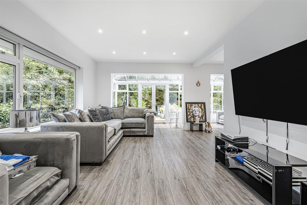 Property photo 3 of 23 12_65212.Jpg